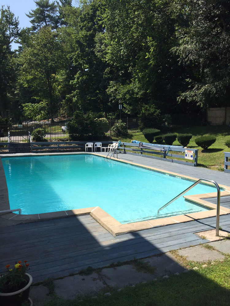 Iron Horse Inn Simsbury Kültér fotó