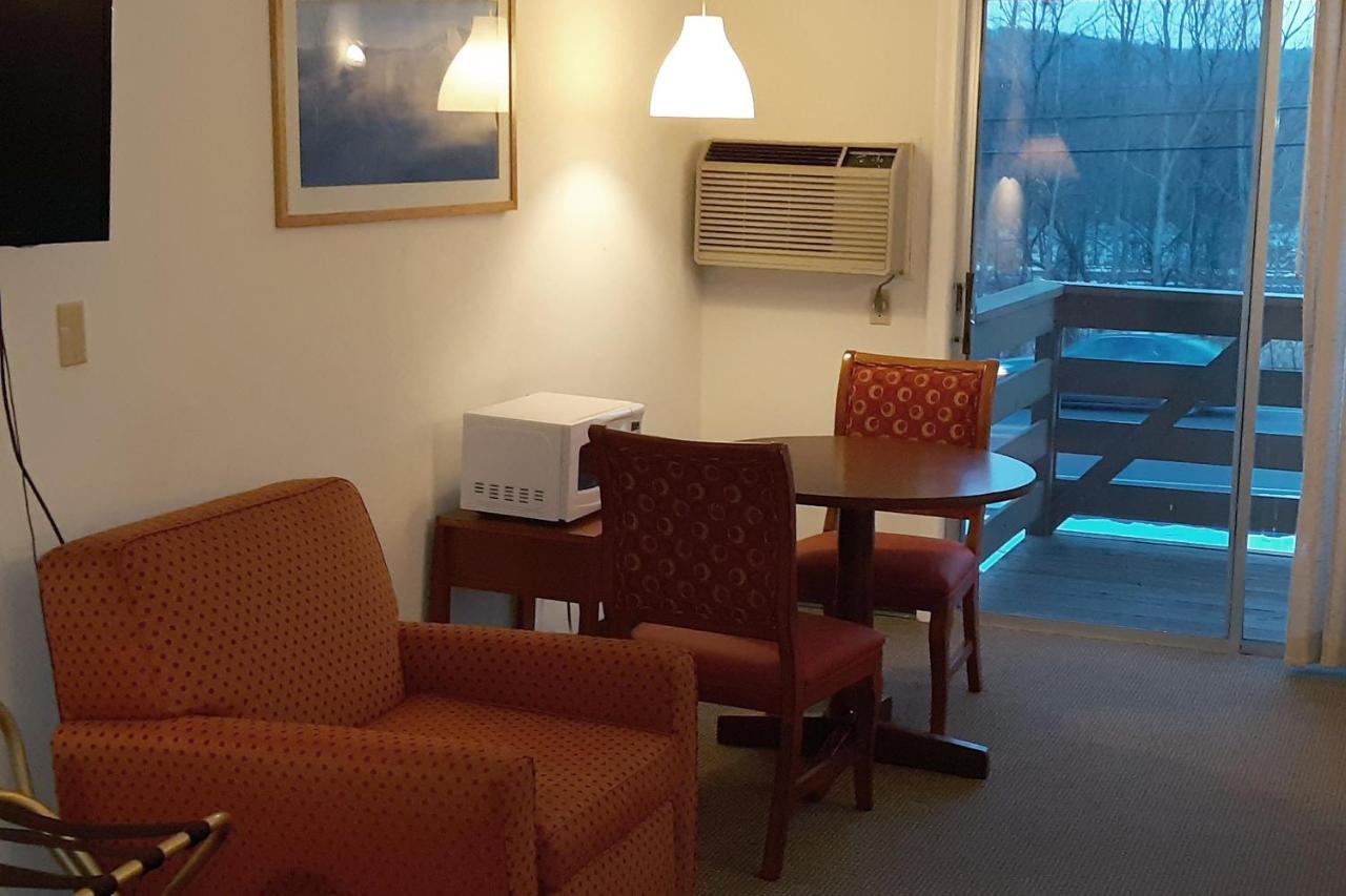 Iron Horse Inn Simsbury Kültér fotó
