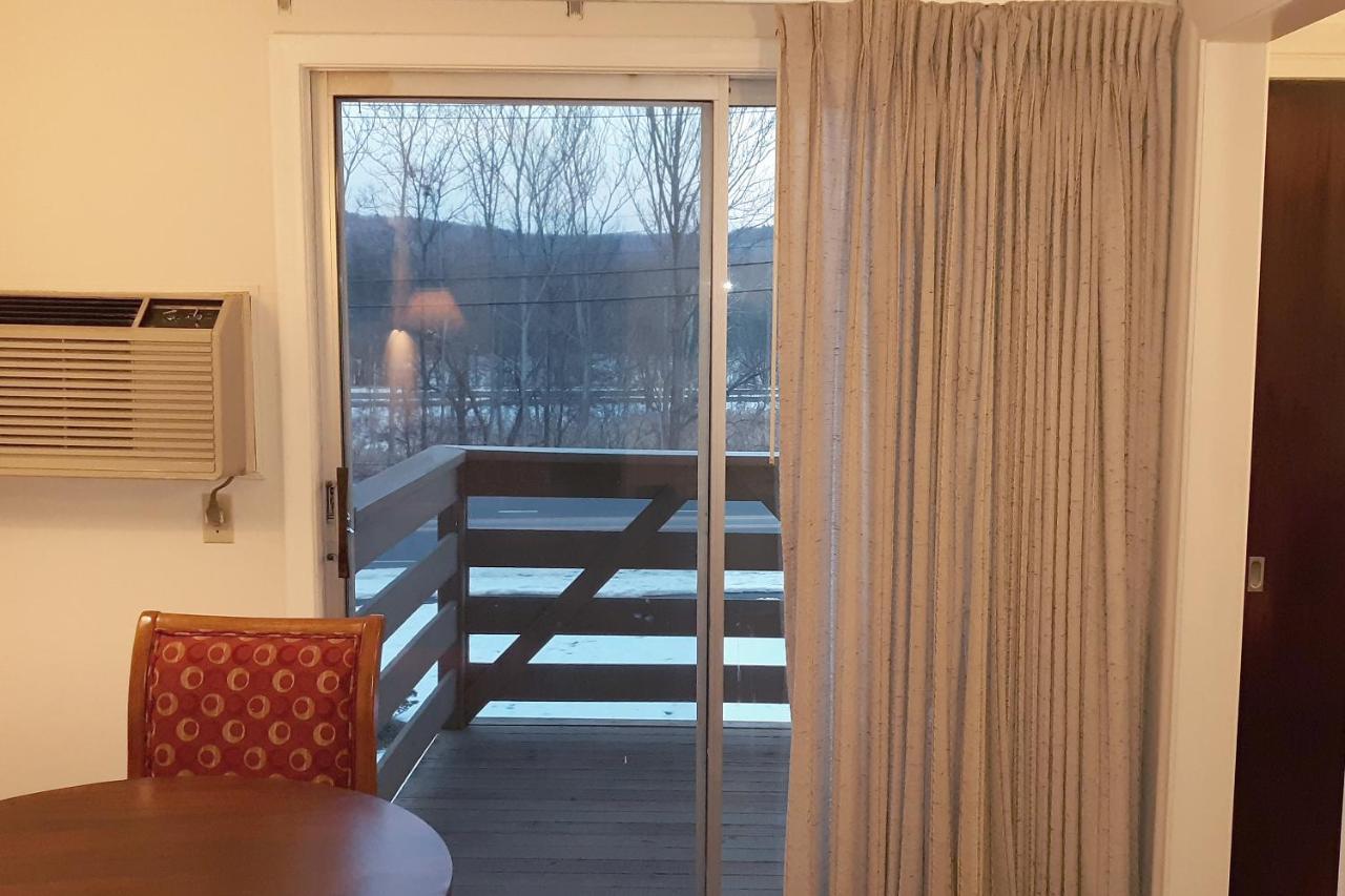 Iron Horse Inn Simsbury Kültér fotó